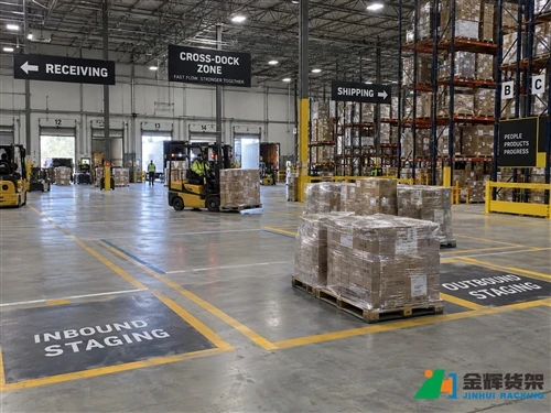 Pallet Racking and Cross-Docking: How to Balance Storage and Fast Product Flow